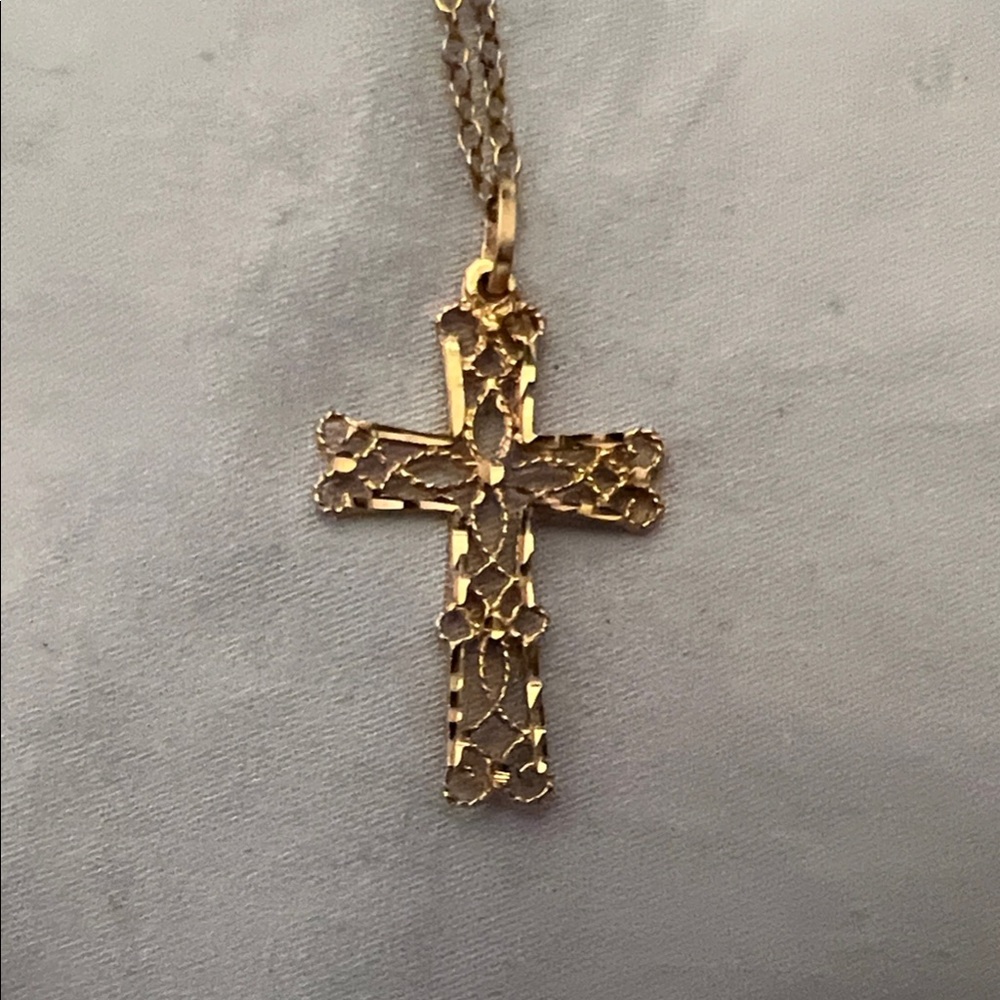 Elegant Gold Cross Pendant Necklace